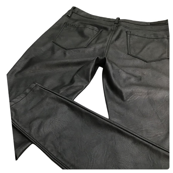 BLANK NYC - Vegan Leather Skinny in Blacked Out - 30 - Picture 16 of 16